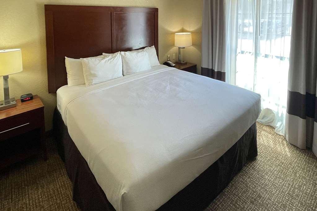Comfort Suites Sea World/ Lackland San Antonio Room photo